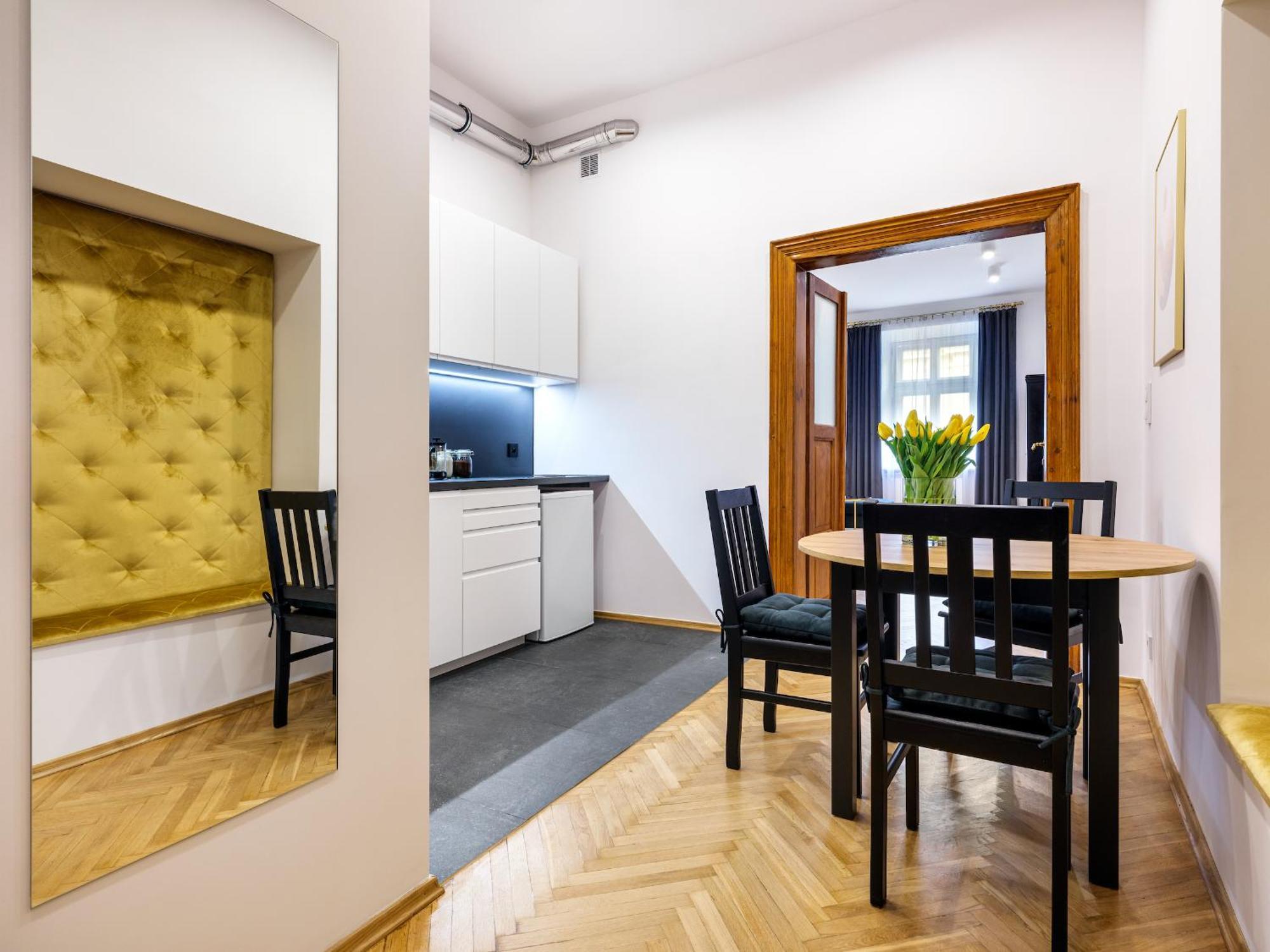 Tyzenhauz Apartments Old Town คราคูฟ ภายนอก รูปภาพ