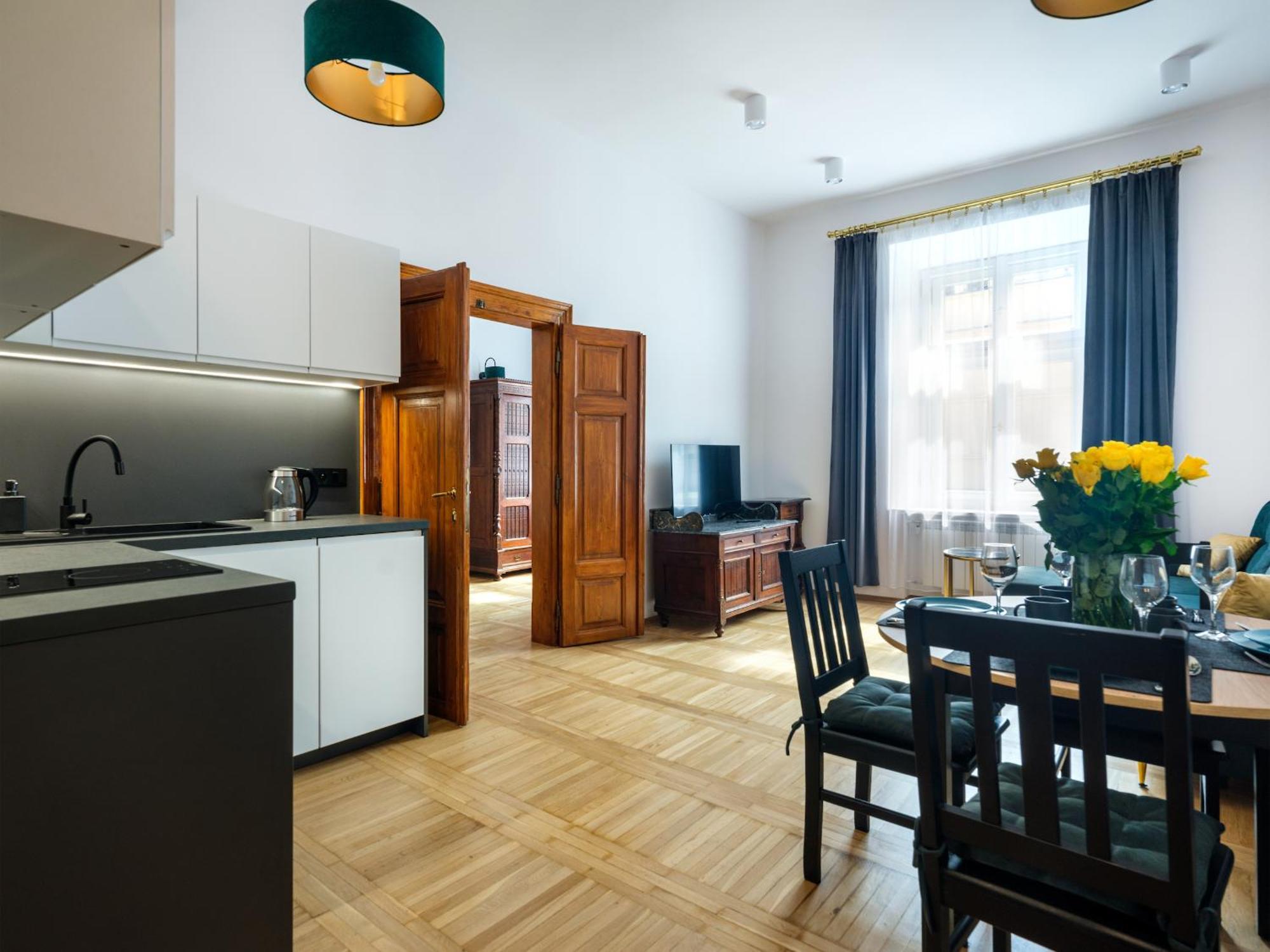 Tyzenhauz Apartments Old Town คราคูฟ ภายนอก รูปภาพ
